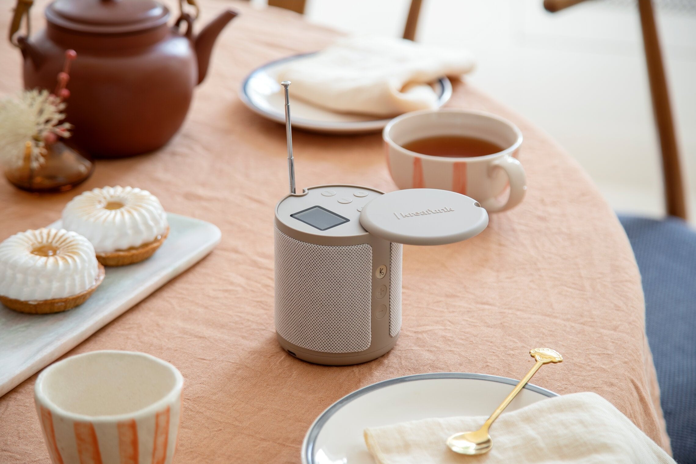 Dabbie DAB/FM radio & bluetooth højttaler - Ivory Sand